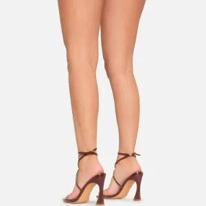 Store Vincent Cross Strap Detail Pointed Toe Flared Heel In Patent Party Heels | Kitten Heels